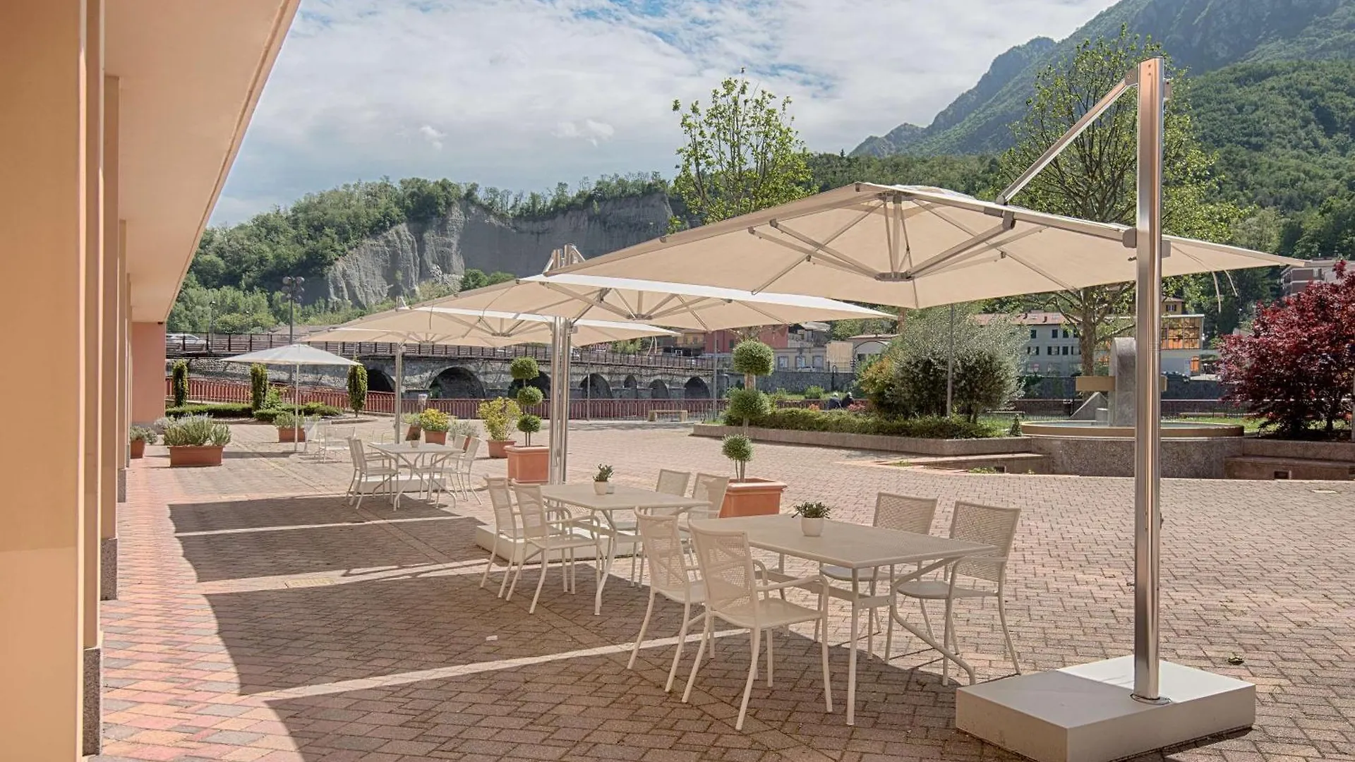Отель Nh Lecco Pontevecchio